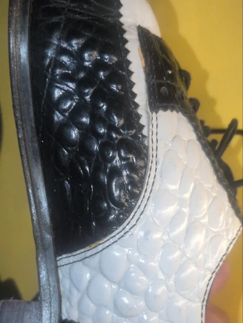 Vintage Giorgio Brutini Black & White Men's Two-Tone Wingtip Dress Shoes